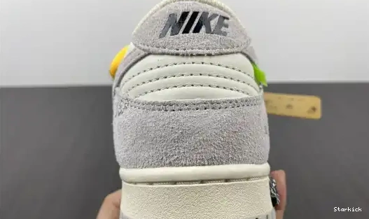 DJ0950-109 O-W Low Nike 39 Dunk Lot 0524